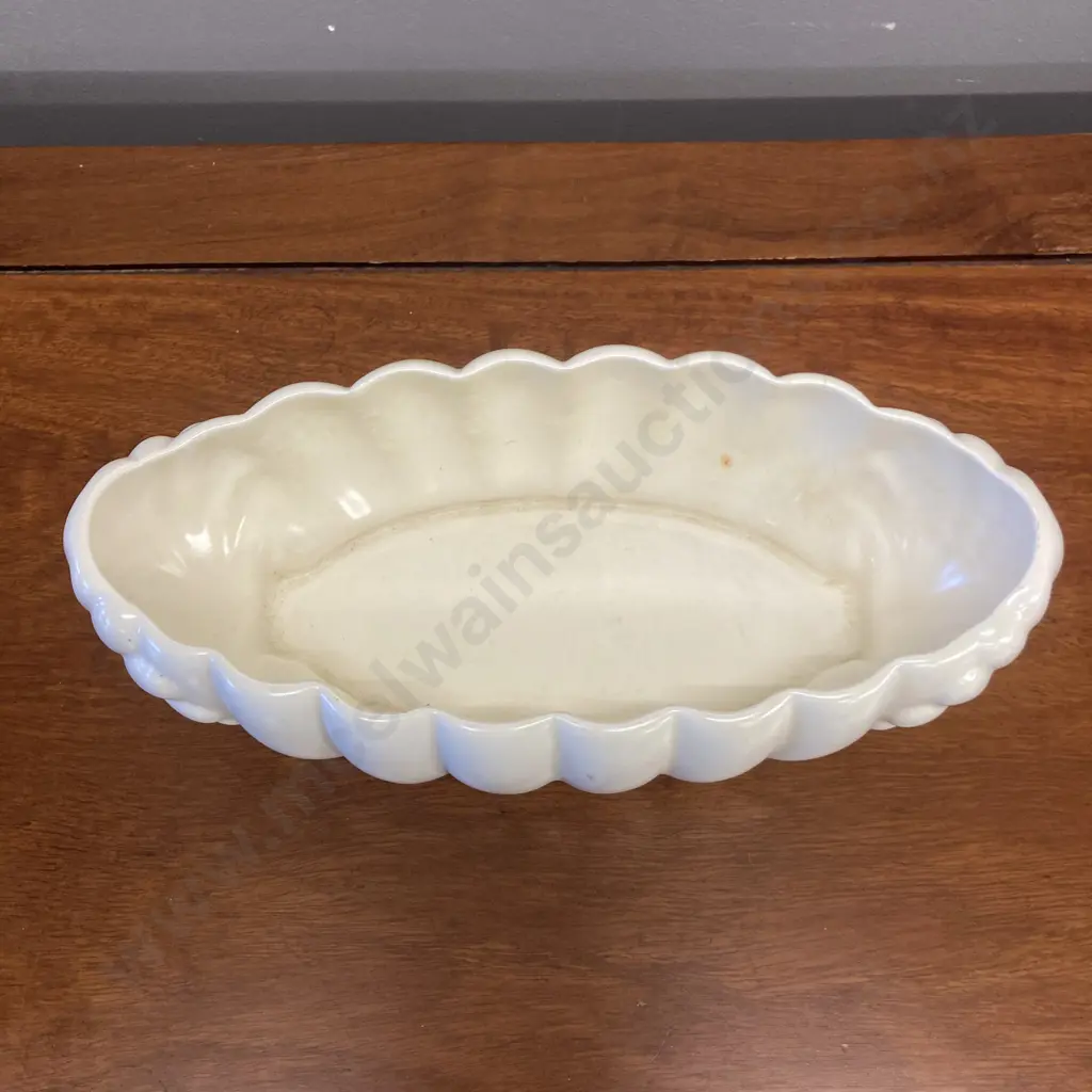Art Deco Beswick 1192 Cream Low Fluted Bulb Bowl, 1940s. 8.5 x 30.5cm Image 1++